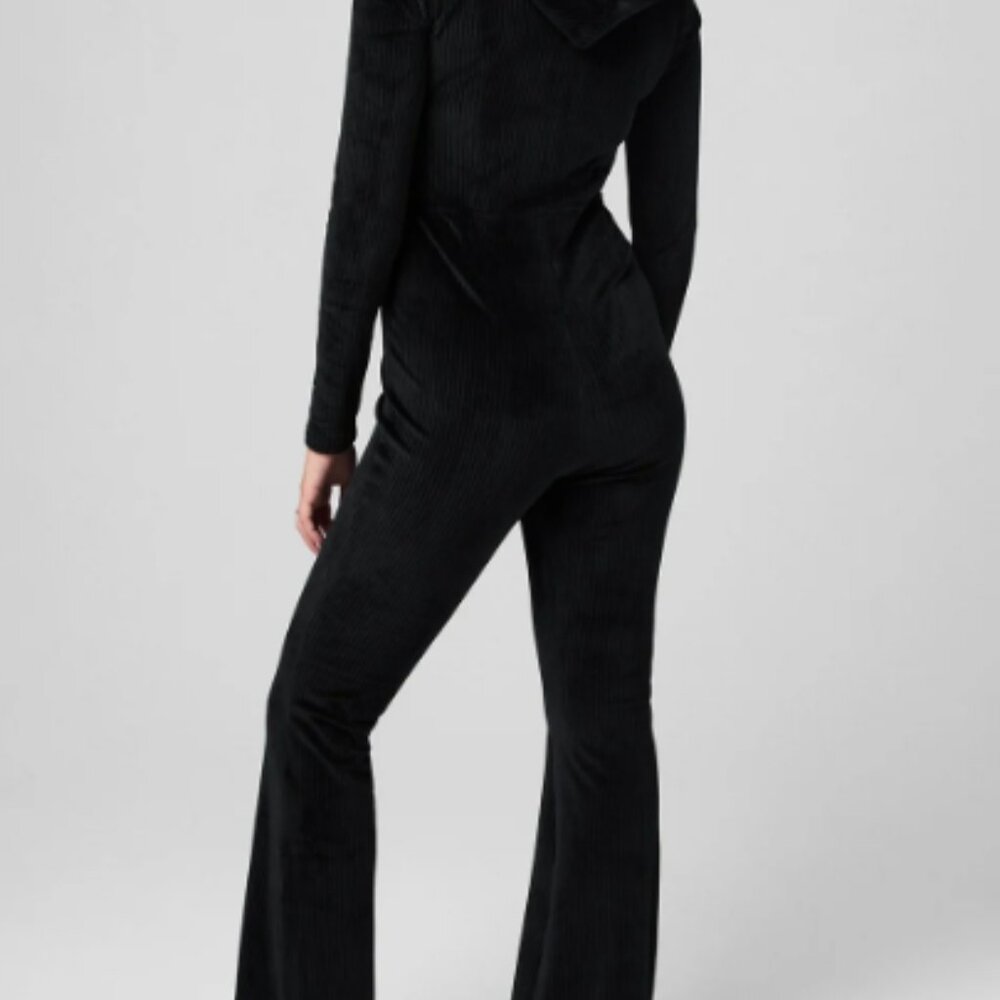 Fabletics Plush Rib Hooded Jumpsuit Womens Medium Short Black Cord Corduroy NWT - Picture 2 of 12